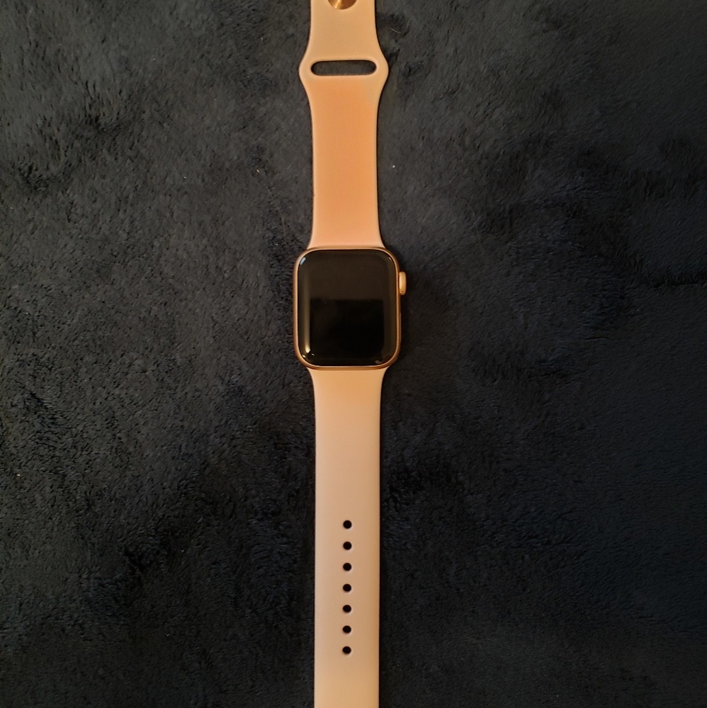 Apple Watch - image 2